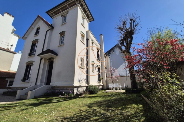 Maison à vendre 6 pièces de 129 m² à Saint-Maur-des-Fossés