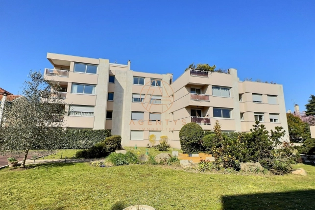 Appartement à vendre 5 pièces de 100,05 m² à Saint-Maur-des-Fossés
