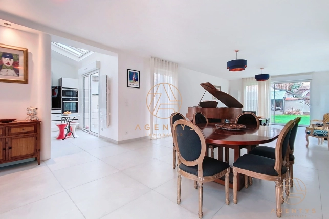 Maison à vendre 7 pièces de 165 m² à Saint-Maur-des-Fossés