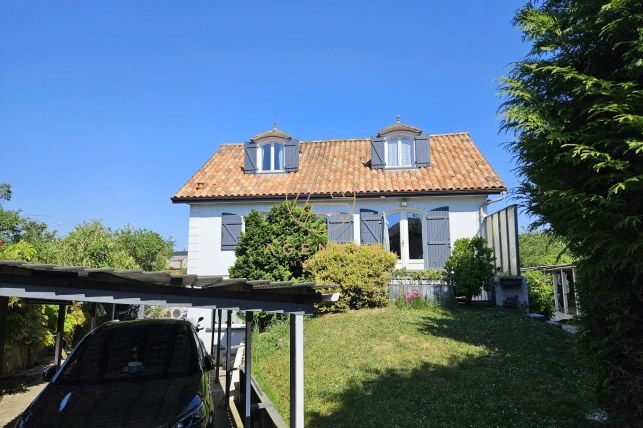 Maison à vendre 6 pièces de 150 m² à La Queue-en-Brie