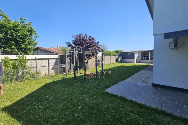 Maison à vendre 6 pièces de 150 m² à La Queue-en-Brie