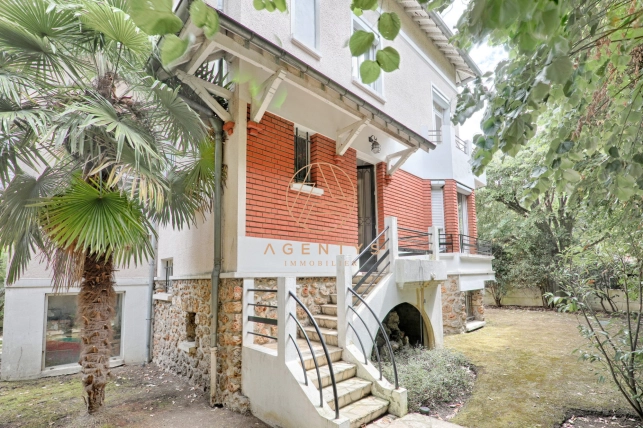 Maison à vendre 6 pièces de 195,02 m² à Saint-Maur-des-Fossés