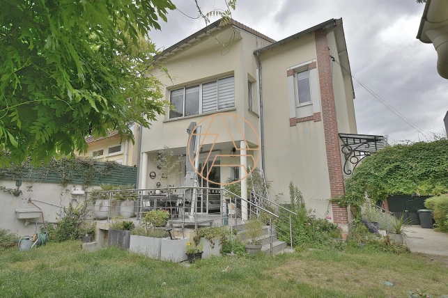 Maison à vendre 4 pièces de 123 m² à Saint-Maur-des-Fossés