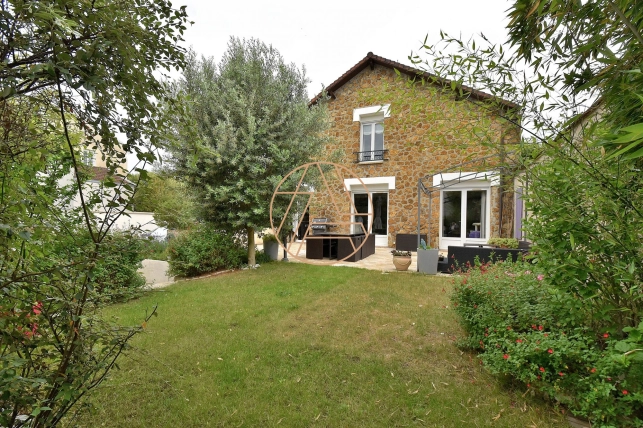 Maison à vendre 6 pièces de 152 m² à Saint-Maur-des-Fossés