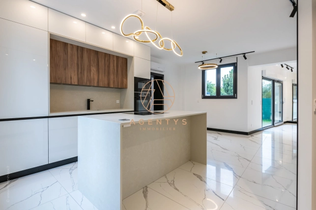 Maison à vendre 6 pièces de 100 m² à Le Plessis-Trévise