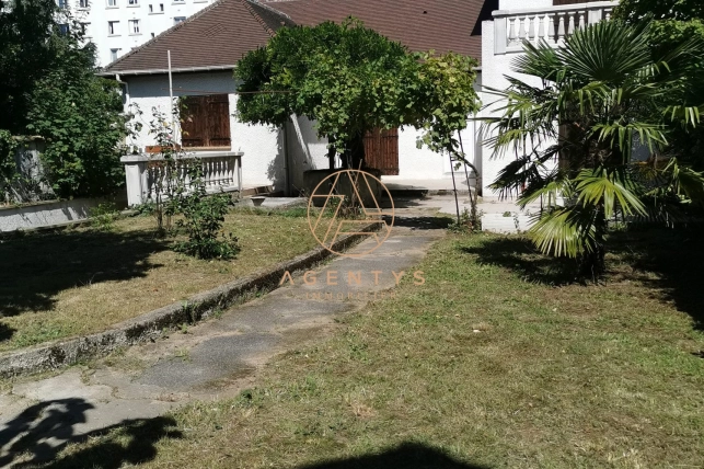 Maison à vendre 8 pièces de 230 m² à Champigny-sur-Marne