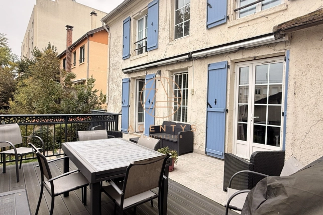 Maison à vendre 8 pièces de 157 m² à Boissy-Saint-Léger
