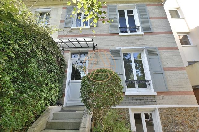 Maison à vendre 3 pièces de 77 m² à Saint-Maur-des-Fossés