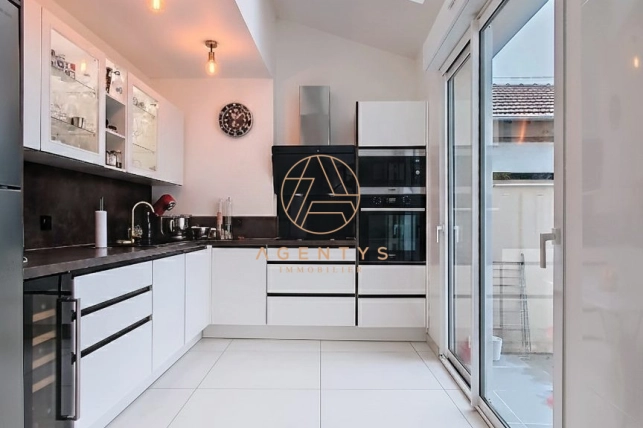 Maison à vendre 7 pièces de 165 m² à Saint-Maur-des-Fossés