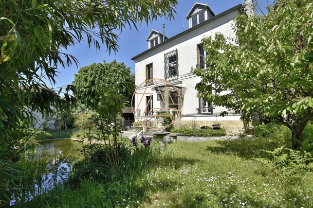 Maison à vendre 7 pièces de 152 m² à Saint-Maur-des-Fossés