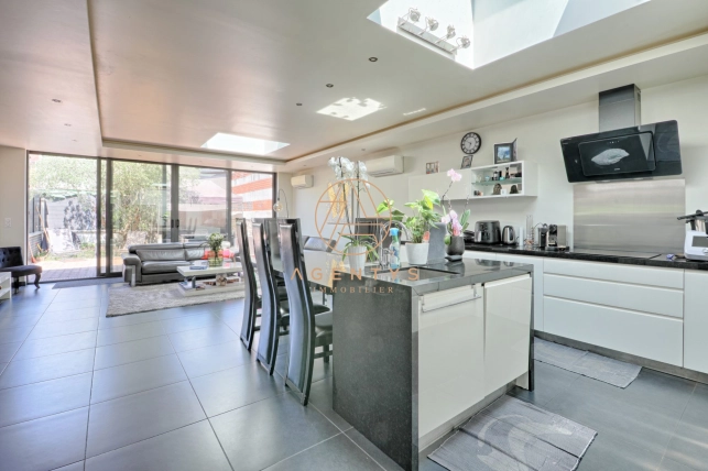 Maison à vendre 6 pièces de 150 m² à Saint-Maur-des-Fossés