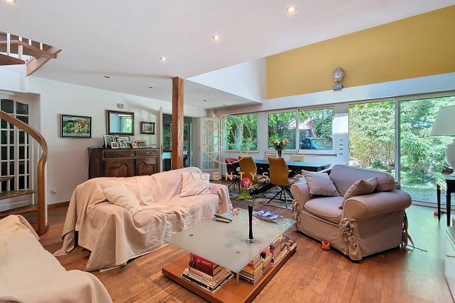 Maison à vendre 6 pièces de 104,17 m² à Saint-Maur-des-Fossés