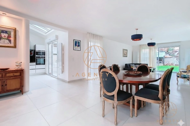 Maison à vendre 7 pièces de 165 m² à Saint-Maur-des-Fossés