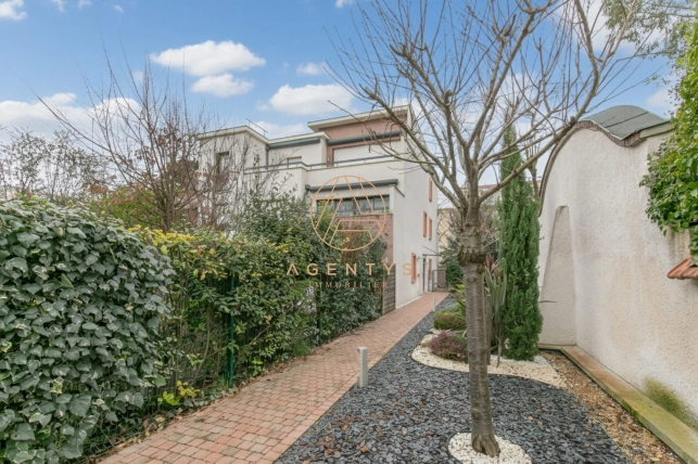 Appartement à vendre 5 pièces de 91,43 m² à Saint-Maur-des-Fossés