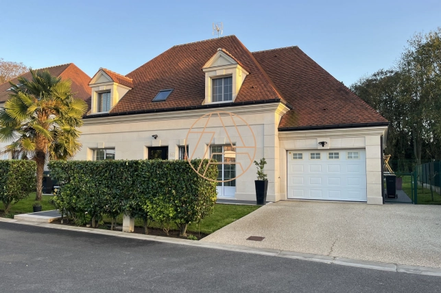 Maison à vendre 7 pièces de 146,66 m² à Ormesson-sur-Marne