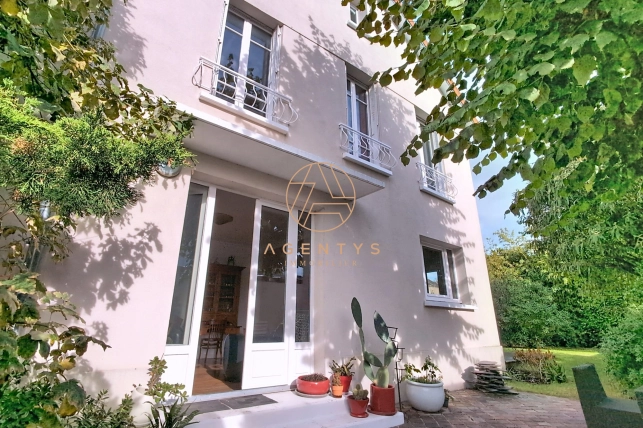 Maison à vendre 7 pièces de 124 m² à Saint-Maur-des-Fossés