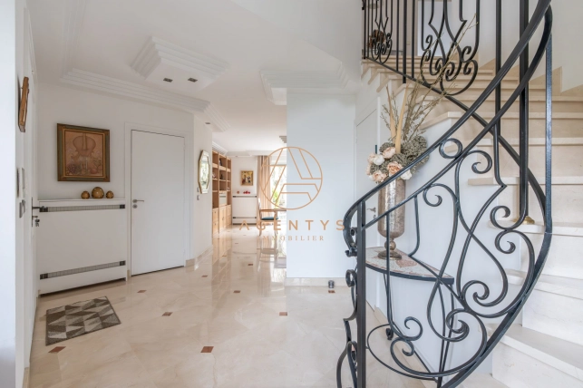 Maison à vendre 8 pièces de 205 m² à Nogent-sur-Marne