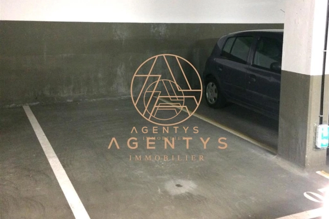 Garage à louer de 13 m² à Le Plessis-Trévise