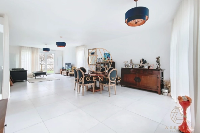 Maison à vendre 7 pièces de 165 m² à Saint-Maur-des-Fossés