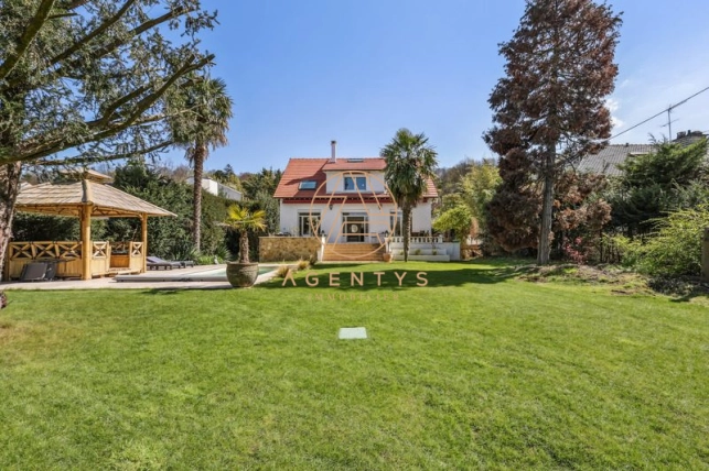 Maison vendu 7 pièces de 234 m² à Chennevières-sur-Marne