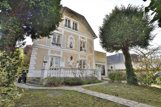 Maison à vendre 8 pièces de 200 m² à Saint-Maur-des-Fossés