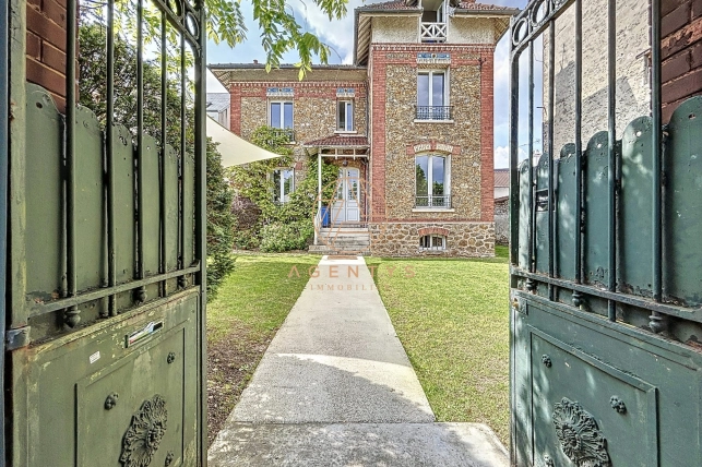 Maison à vendre 9 pièces de 198,25 m² à Saint-Maur-des-Fossés