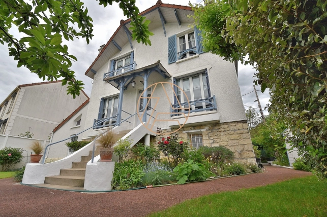 Maison à vendre 6 pièces de 174,44 m² à Chennevières-sur-Marne