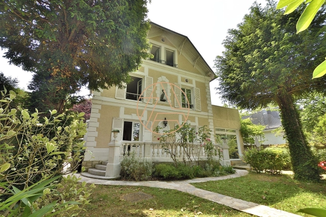 Maison à vendre 8 pièces de 200 m² à Saint-Maur-des-Fossés