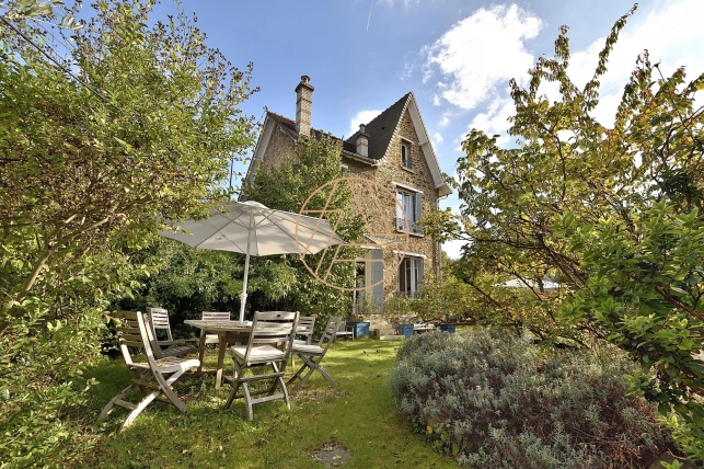 Maison à vendre 5 pièces de 143 m² à Saint-Maur-des-Fossés