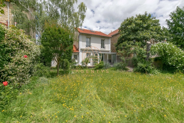 Maison à vendre 7 pièces de 125,83 m² à Saint-Maur-des-Fossés