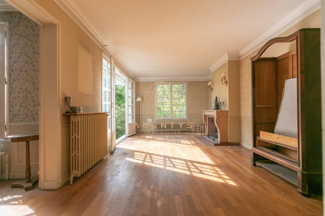 Maison vendu 10 pièces de 177,29 m² à Saint-Maur-des-Fossés