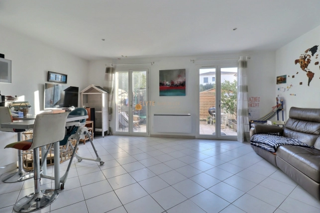 Maison vendu 4 pièces de 77 m² à La Fare-les-Oliviers