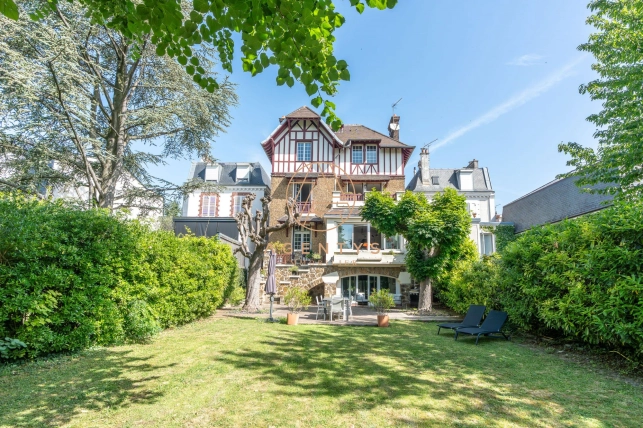 Maison à vendre 7 pièces de 215 m² à Nogent-sur-Marne
