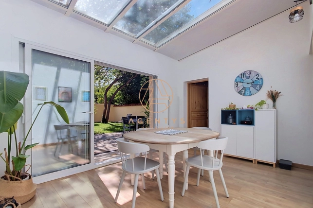 Maison à vendre 8 pièces de 150,02 m² à Saint-Maur-des-Fossés