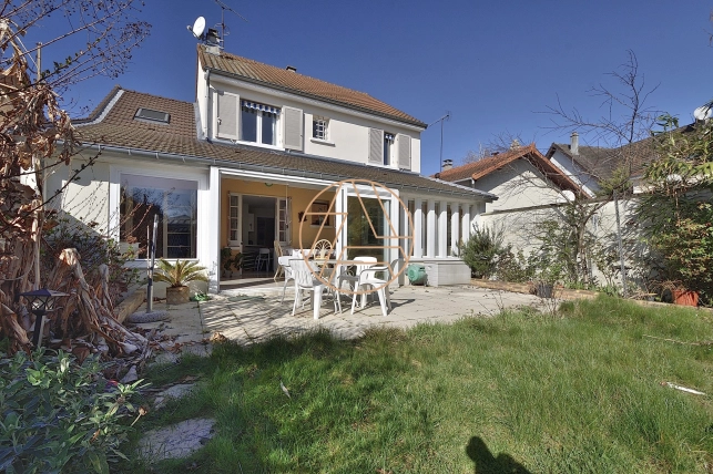 Maison à vendre 7 pièces de 146,62 m² à Ormesson-sur-Marne