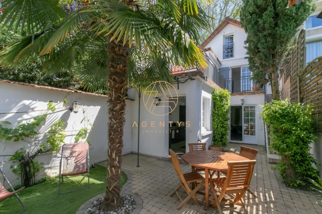 Maison à vendre 6 pièces de 148,78 m² à Saint-Maur-des-Fossés