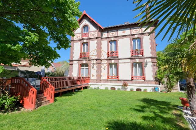 Maison à vendre 12 pièces de 384,42 m² à Saint-Maur-des-Fossés