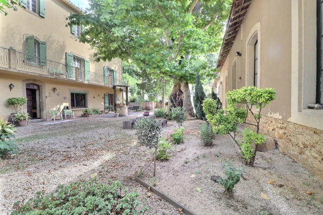 Maison à vendre 9 pièces de 482 m² à Saint-Chamas