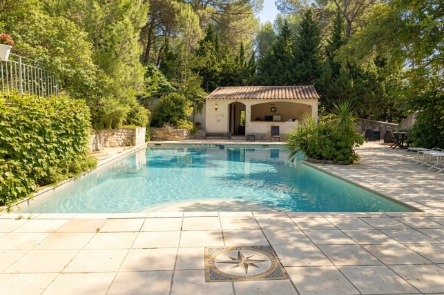 Maison 7 pièces 253 m² · à Châteauneuf-le-Rouge · 253 m² · 1 290 000 €