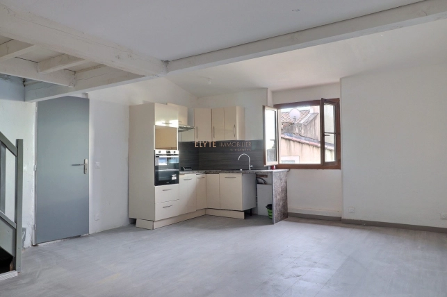 Appartement à louer 1 pièces de 49,66 m² à Saint-Chamas