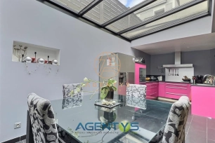Maison à vendre 6 pièces de 165 m² à Saint-Maur-des-Fossés