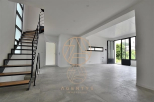 Maison à vendre 6 pièces de 142 m² à Saint-Maur-des-Fossés