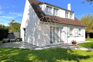 Maison à vendre 6 pièces de 132 m² à Fontenay-Trésigny