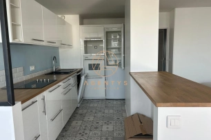 Appartement à louer 3 pièces de 85 m²