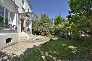 Maison à vendre 8 pièces de 209 m² à Saint-Maur-des-Fossés