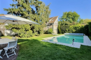 Maison à vendre 10 pièces de 249,43 m² à Saint-Maur-des-Fossés