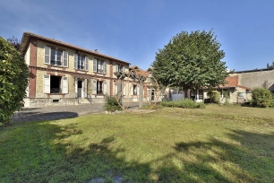 Maison à vendre 9 pièces de 270 m² à Saint-Maur-des-Fossés