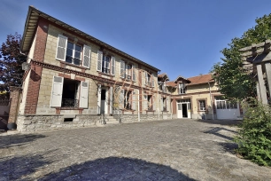 Maison à vendre 9 pièces de 270 m² à Saint-Maur-des-Fossés