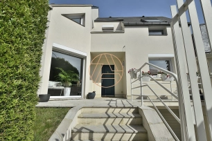 Maison à vendre 6 pièces de 136 m² à Saint-Maur-des-Fossés