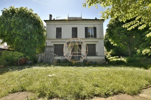 Maison à vendre 7 pièces de 152 m² à Saint-Maur-des-Fossés